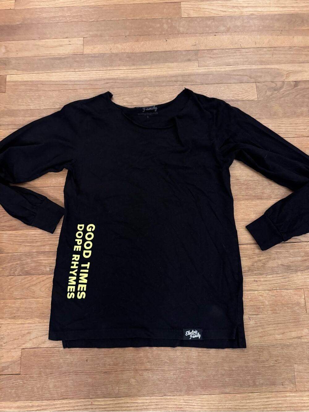 Electric Family Women's Black Graphic Long Sleeve Shirt - Size S
b44